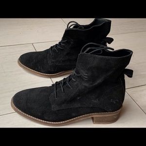 Steve Madden lace up boots